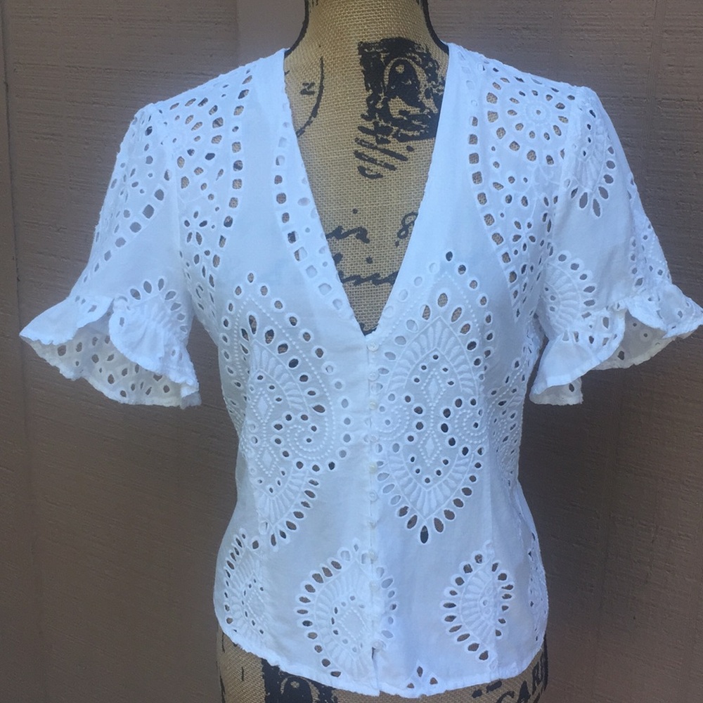 Sz L Zara White Eyelet Top we Ruffled Sleeves